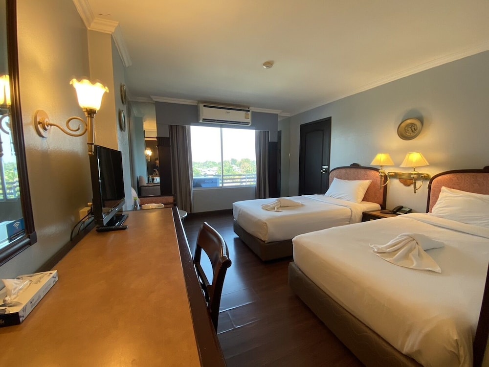 SUPERIOR, DOUBLE OR TWIN BED