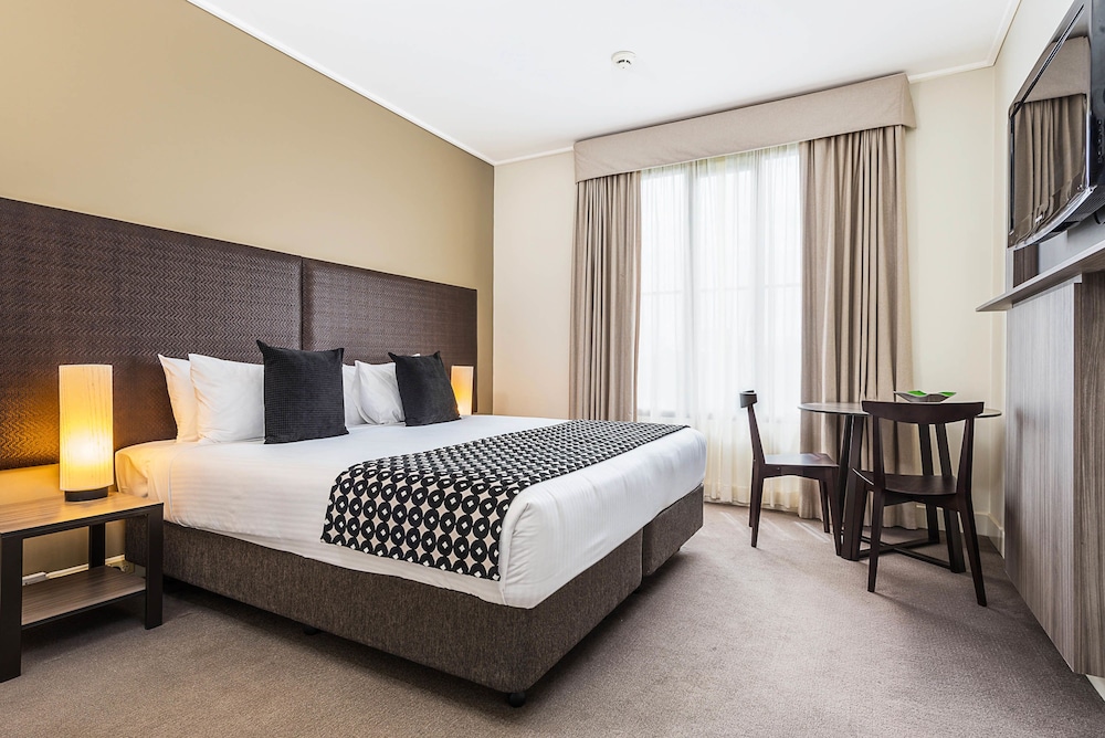2 BEDROOMS, QUADRUPLE, DUAL KEY