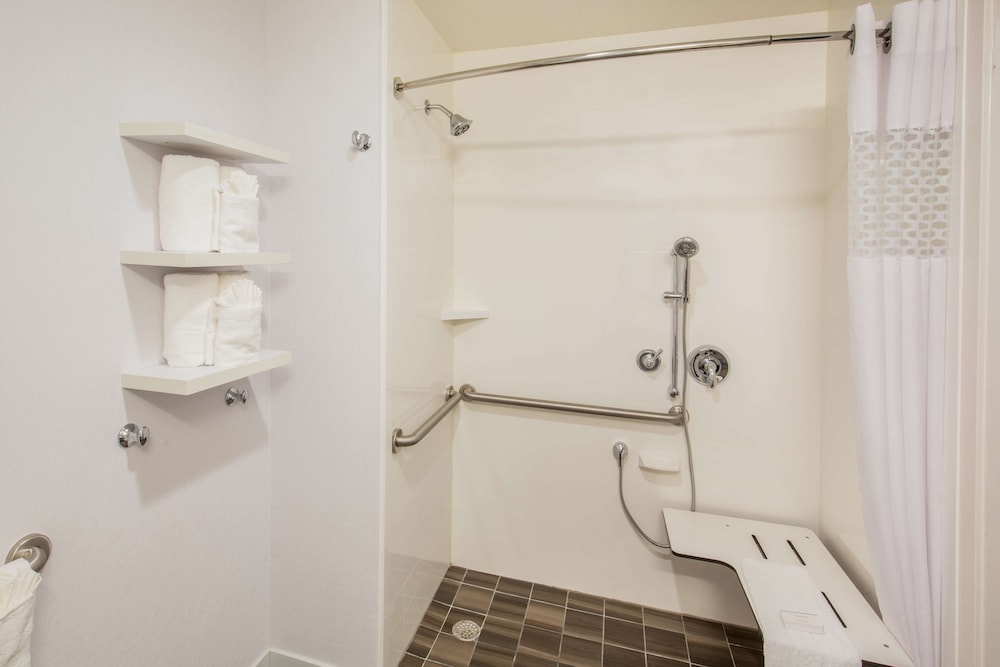 Hampton Inn Monterey 20/42
