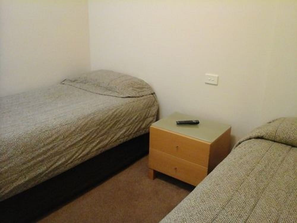 2 Rooms, Suite, Queen and Twin Beds, Sofa