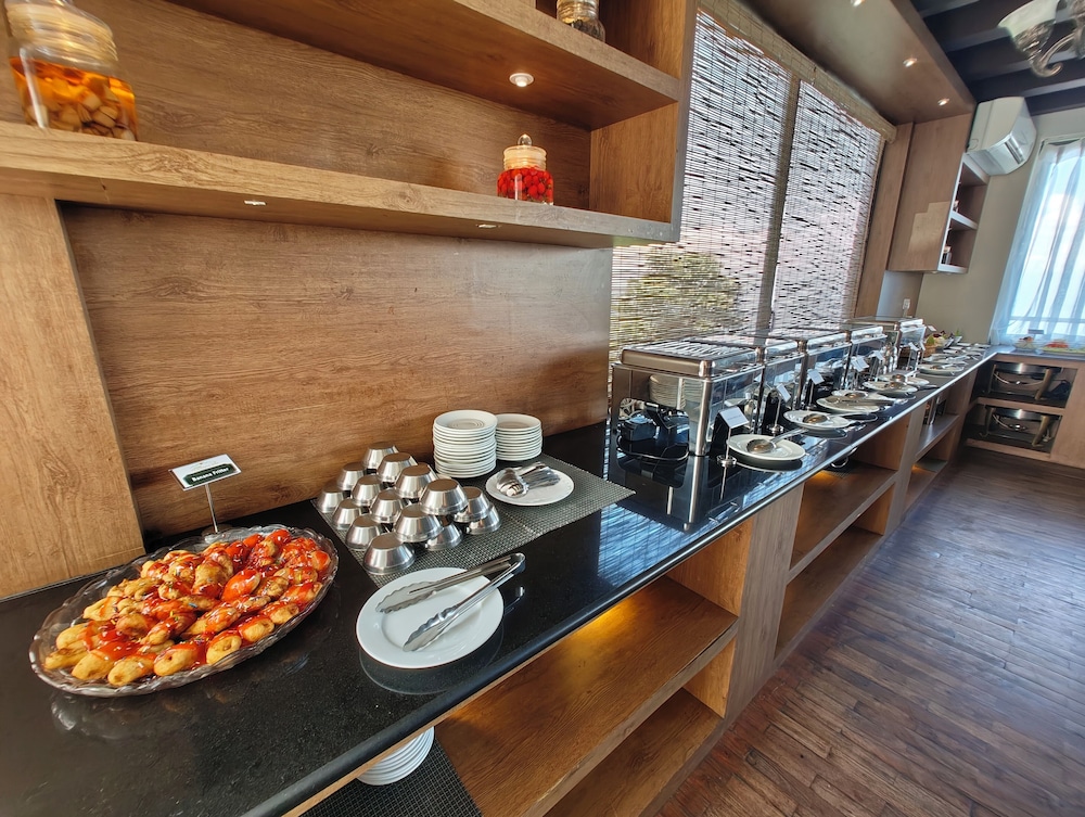Hotel Himalayan Villa Pvt Ltd 35/50