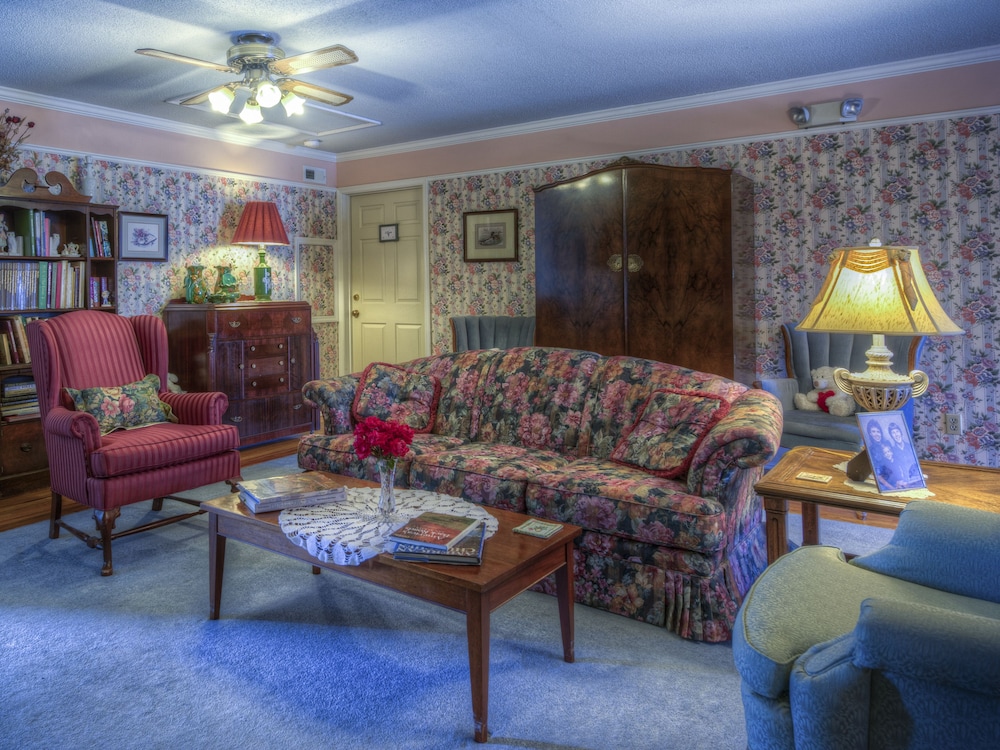 Blue Mountain Mist Country Inn 45/63
