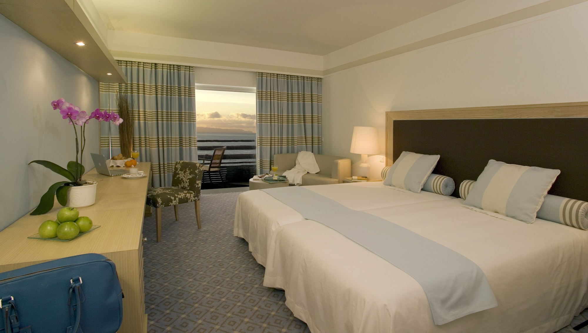 غرفة سوبيريور بسريرين منفصلين بإطلالة على البحر، Pestana Carlton Madeira 2/9