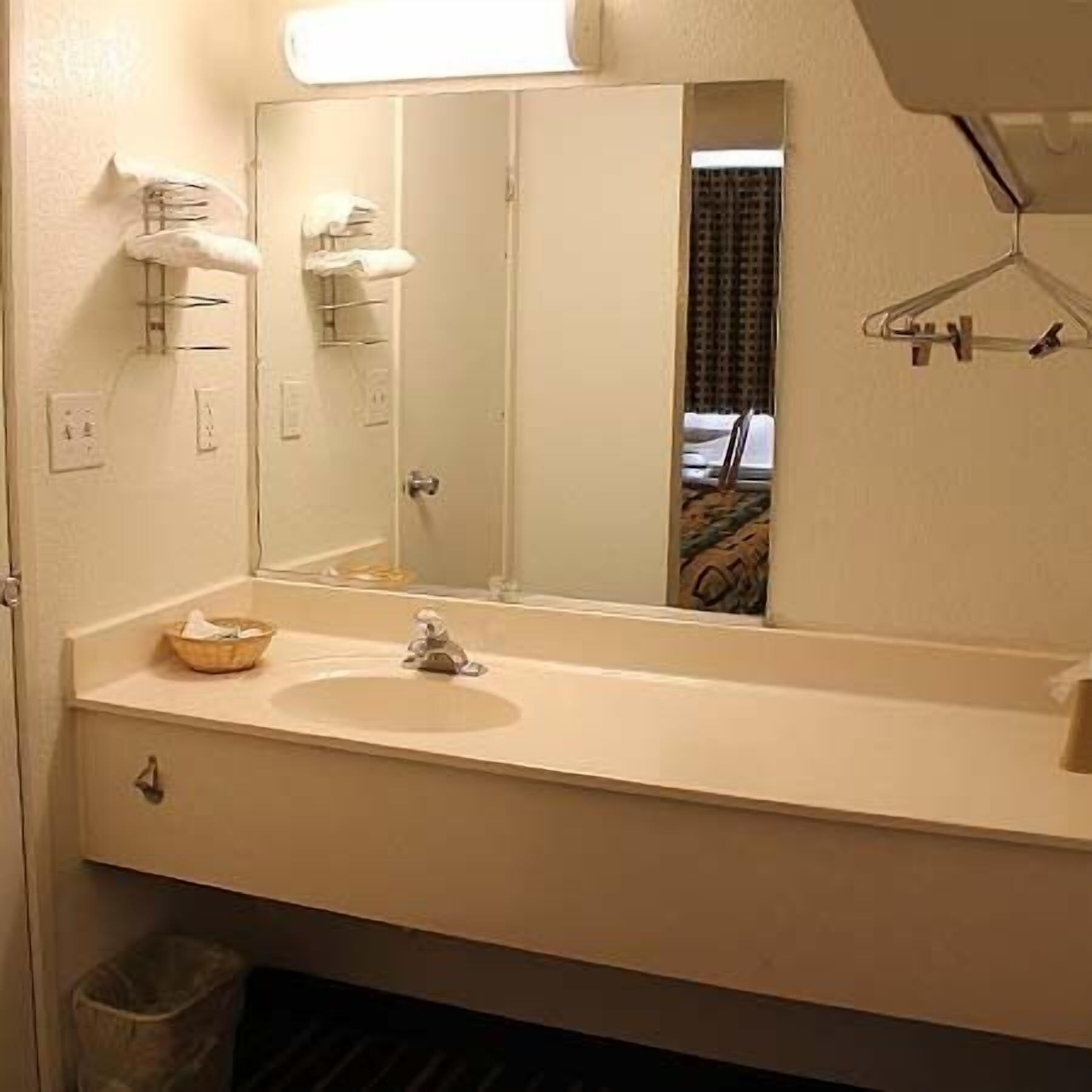 غرفة بسريرين مزدوجين، Somatel Nashville Airport Hotel 5/6