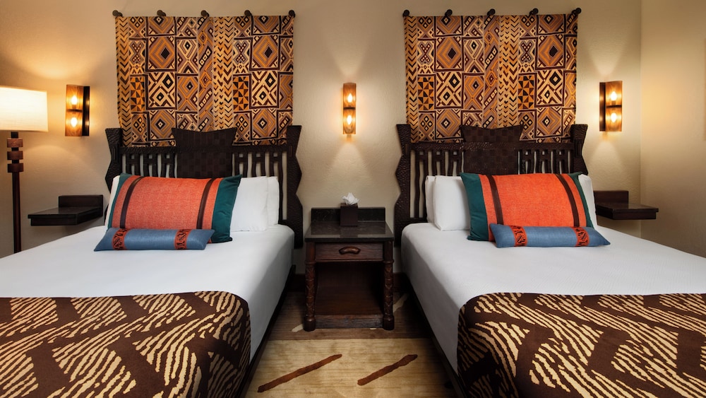 Royal, King Bed, 1 King and 2 Queen Beds, 2 Queen Beds, Accessible