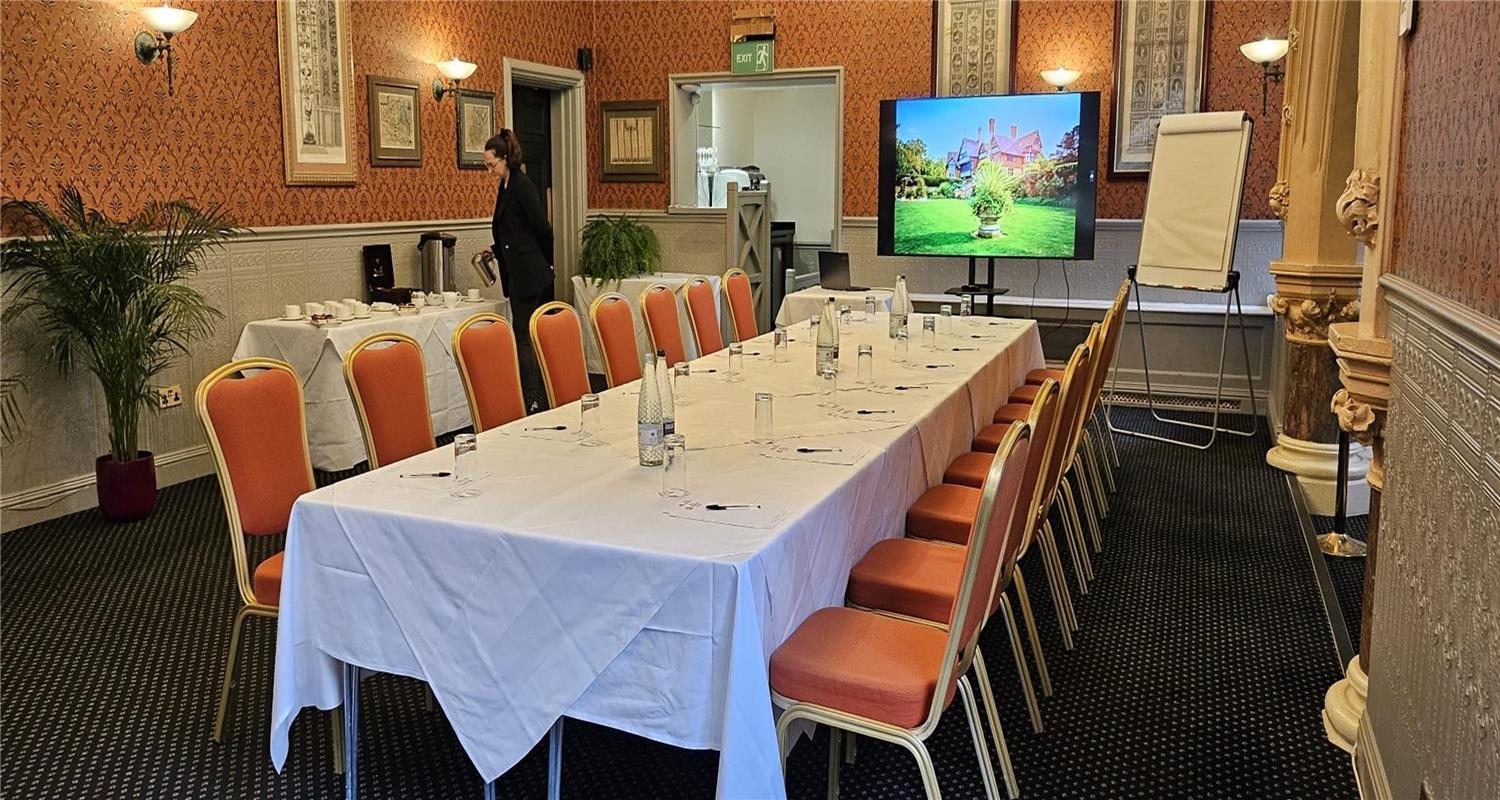 Best Western Plus Grim's Dyke Hotel 43/48