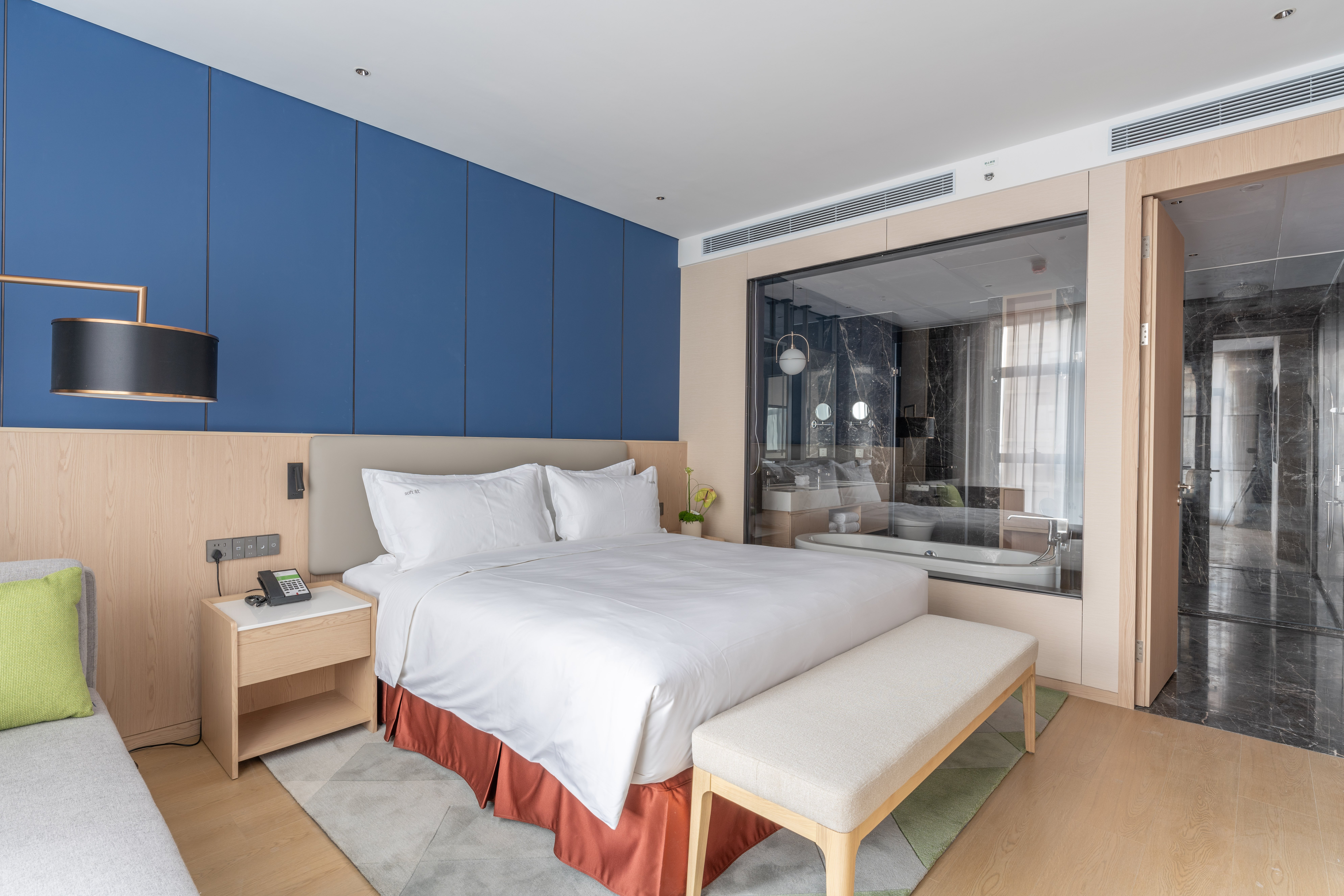 1 Bedroom, Suite, King Bed, Dining Area