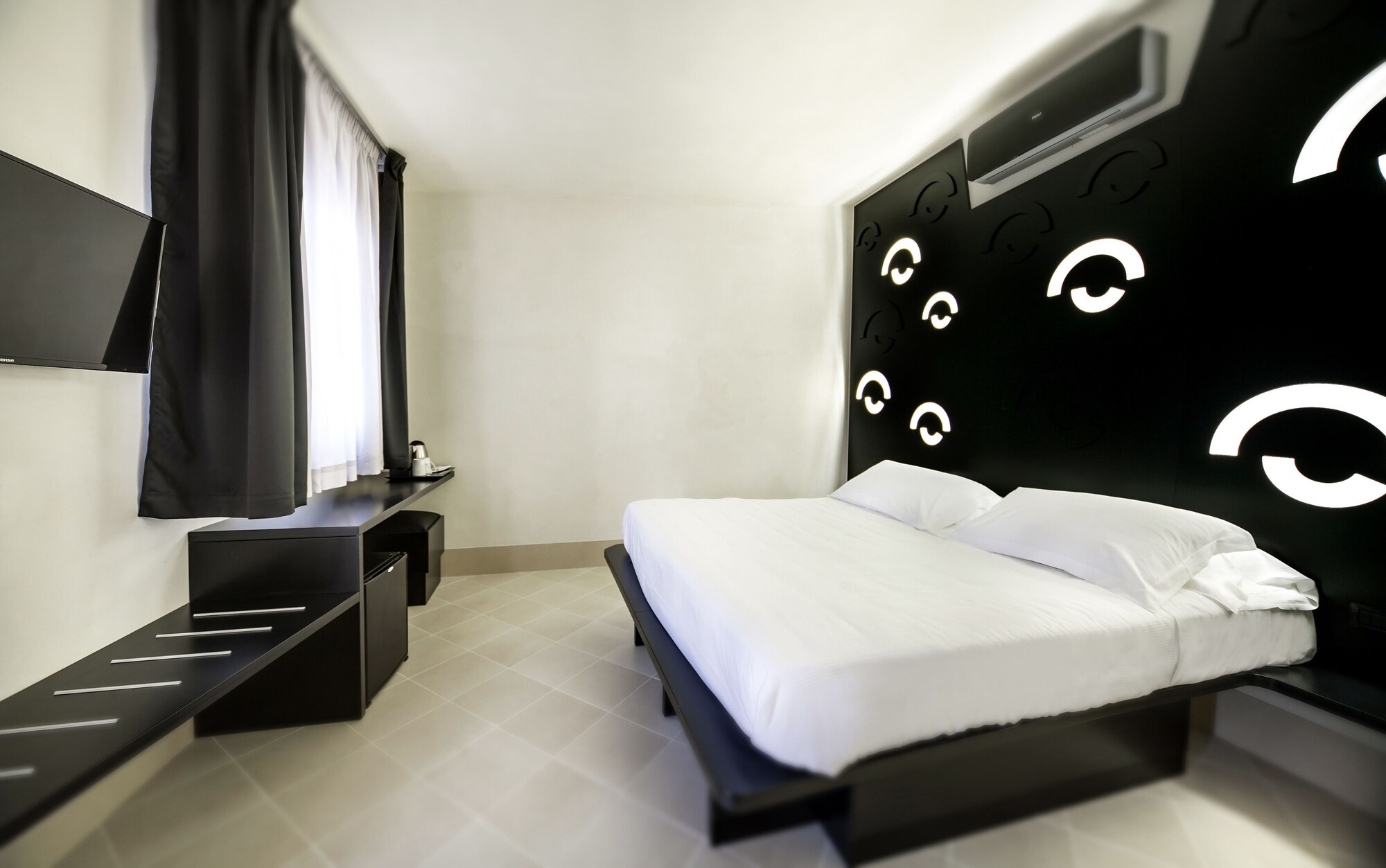 Superior, Queen Bed, Private Bathroom, Courtyard Area