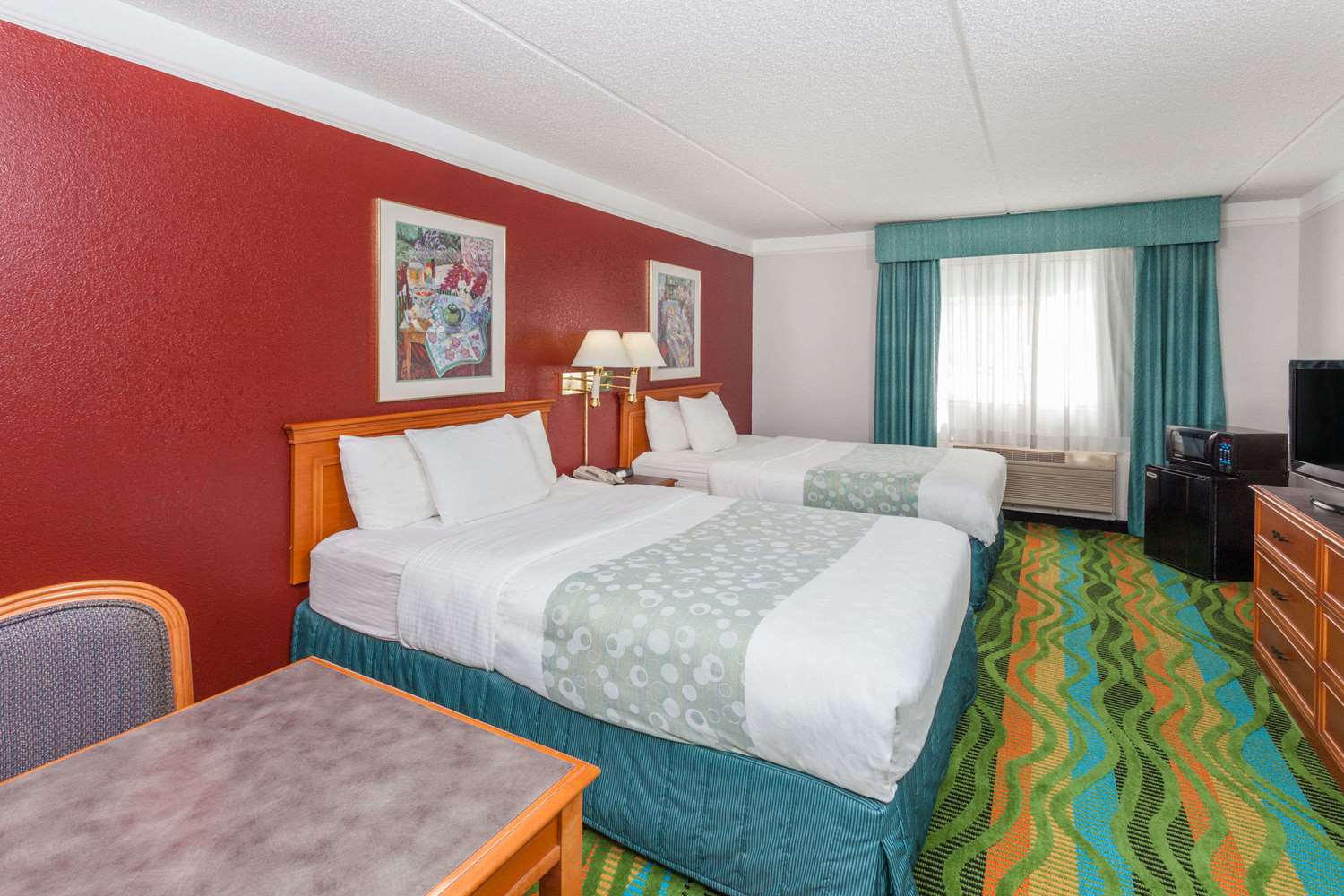Days Inn & Suites by Wyndham Arlington Heights 14/36