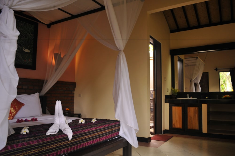 Tirta Sari Bungalows 19/66