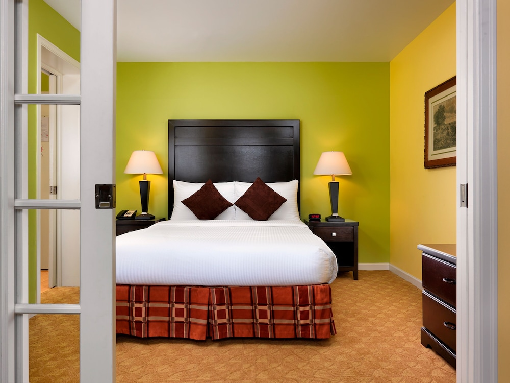 HUNTINGDON MANOR(FORMERLY Huntingdon Hotel & Suites) 17/50
