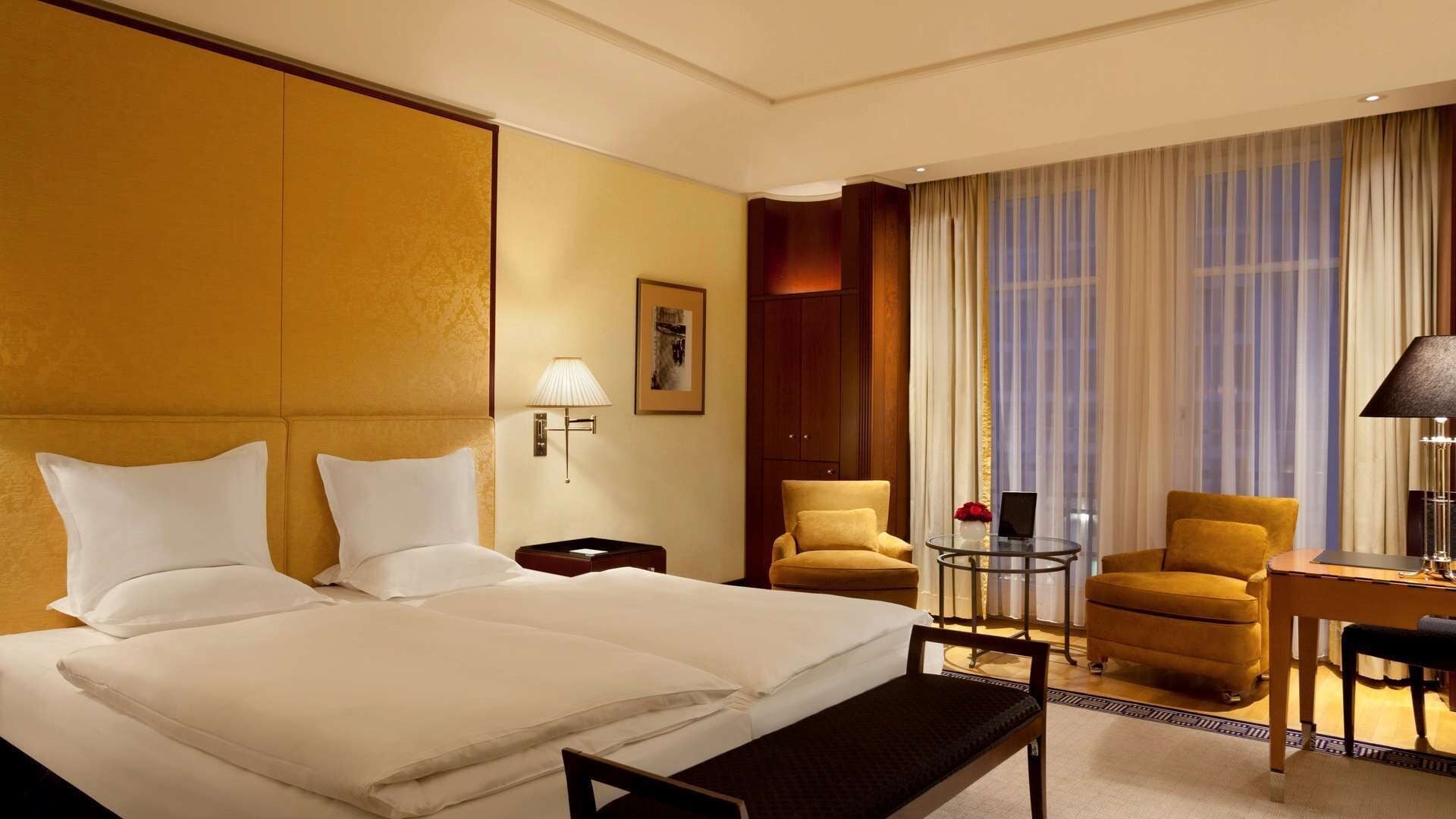 Superior, Deluxe, King Bed, Den View