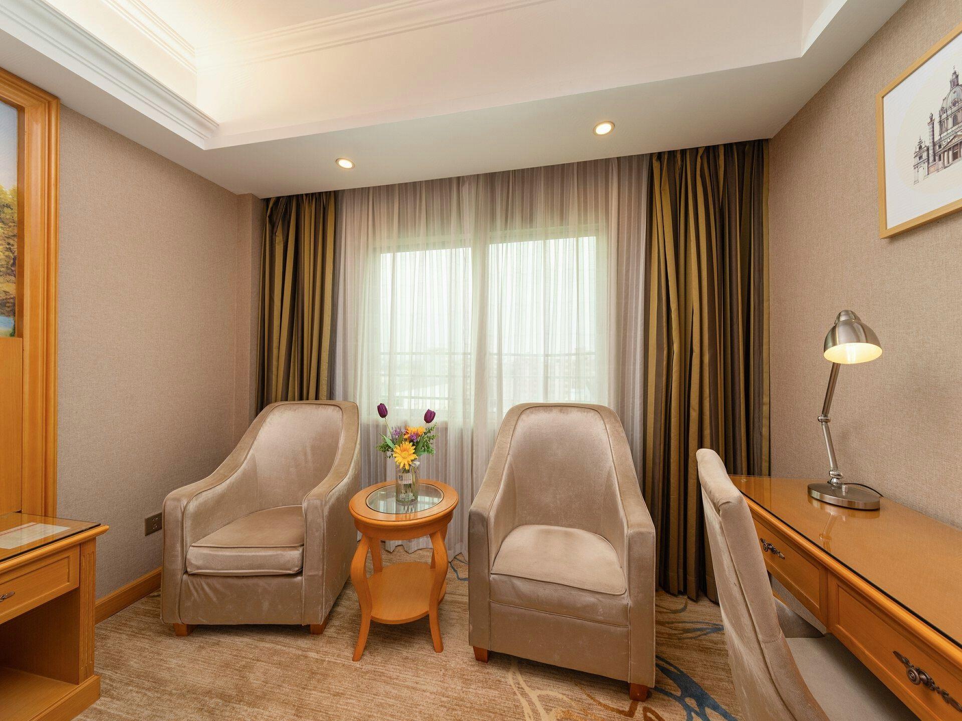 Vienna 3 Best Hotel (Guangzhou Xintang Shacun Metro Station) 48/58