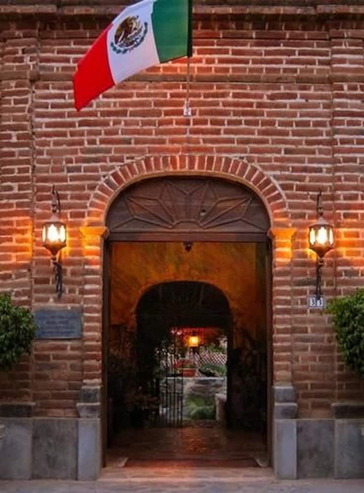 The Todos Santos Inn 43/83