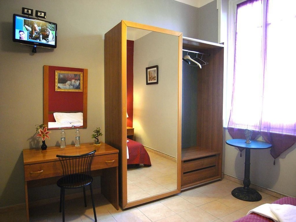 Emmy Hotel 22/32