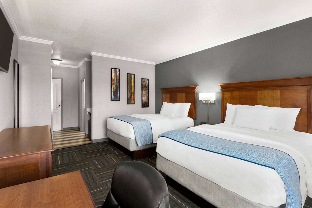 La Quinta Inn & Suites by Wyndham Dublin 16/67