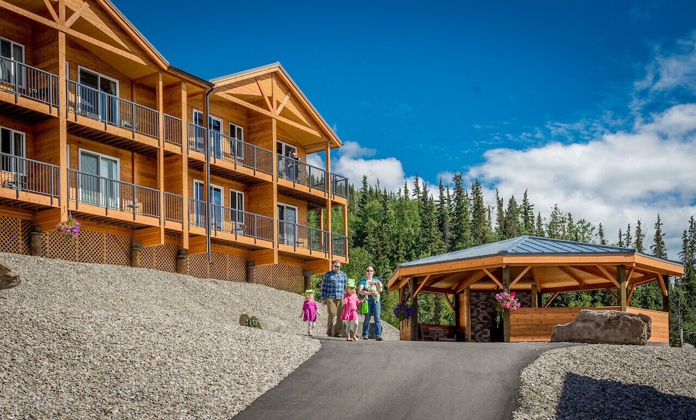 Denali Bluffs Hotel 56/68