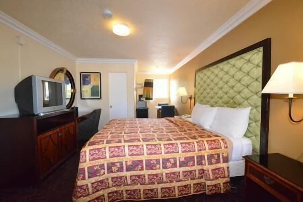 Lamplighter Motel 15/50