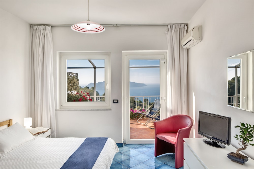 Superior, Studio, Queen Bed, Sea View, Terrace