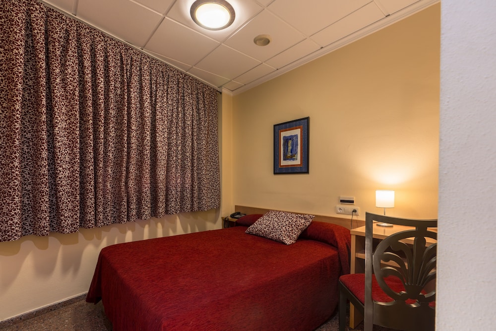 HOTEL ANNA 12/31