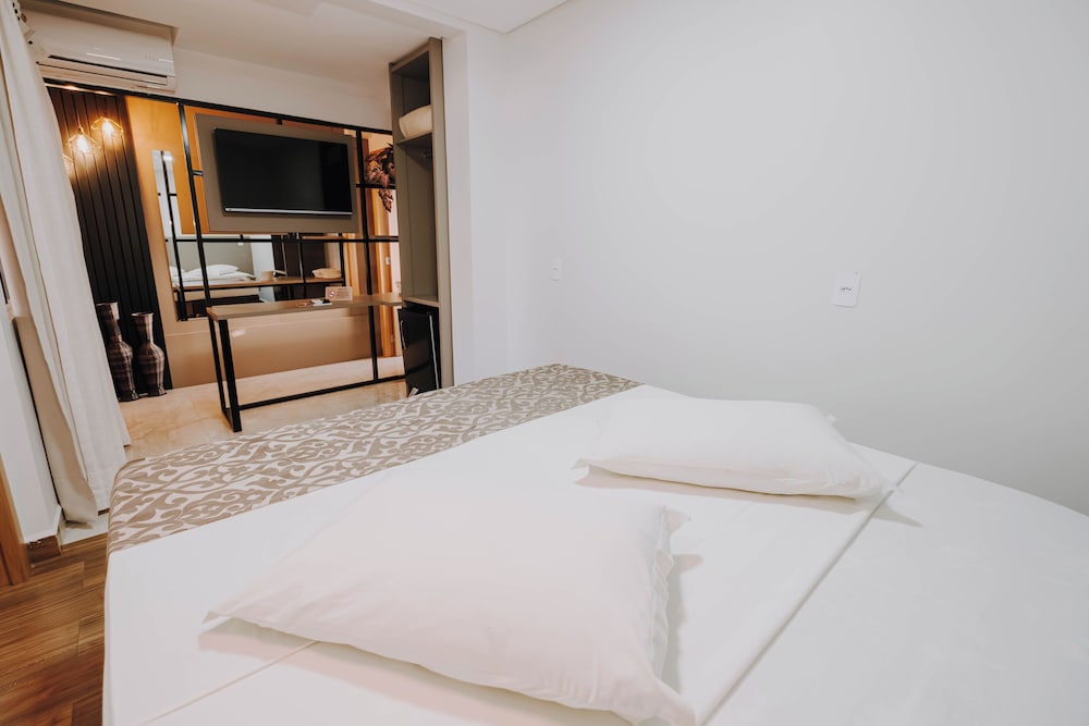 Arcas Hotel 6/23