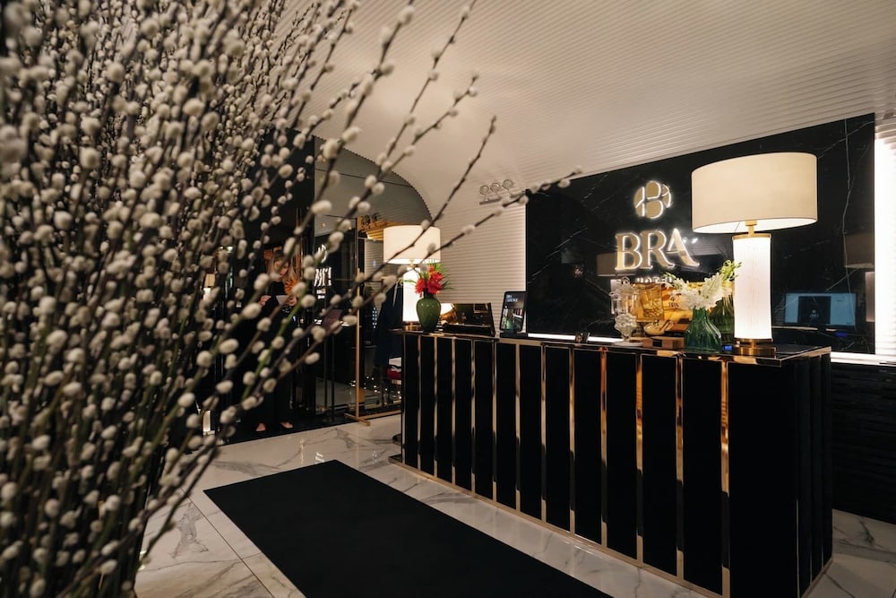 Bra Hotel 6/47