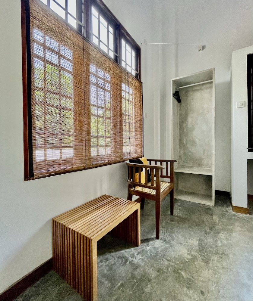 Isana Beach House 24/50