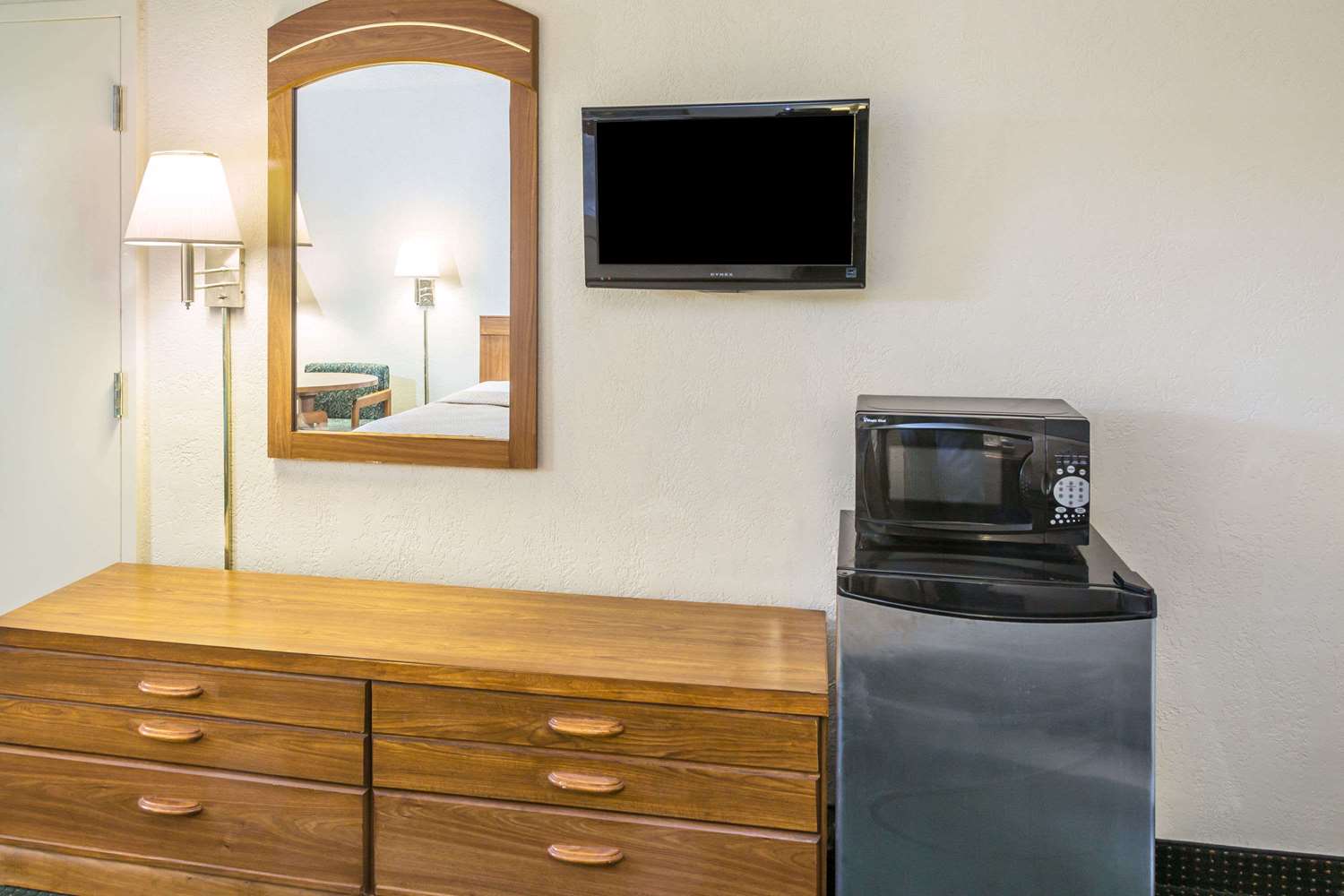 Days Inn By Wyndham Lake Park Valdosta 7/12