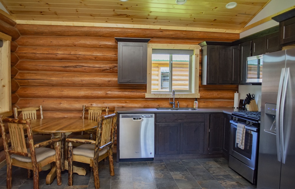 Bonners Ferry Log Inn 34/48