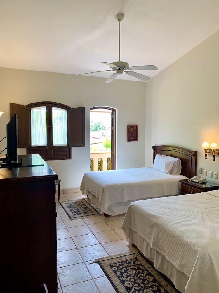 غرفة قياسية بسريرين مزدوجين بشرفة، Hacienda Los Laureles 2/7