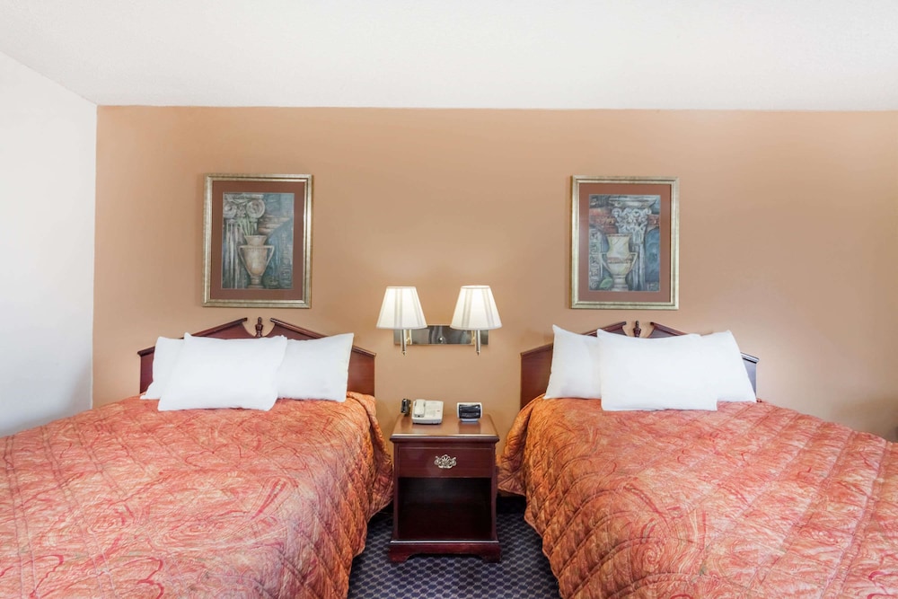 Days Inn By Wyndham Martin 10/16