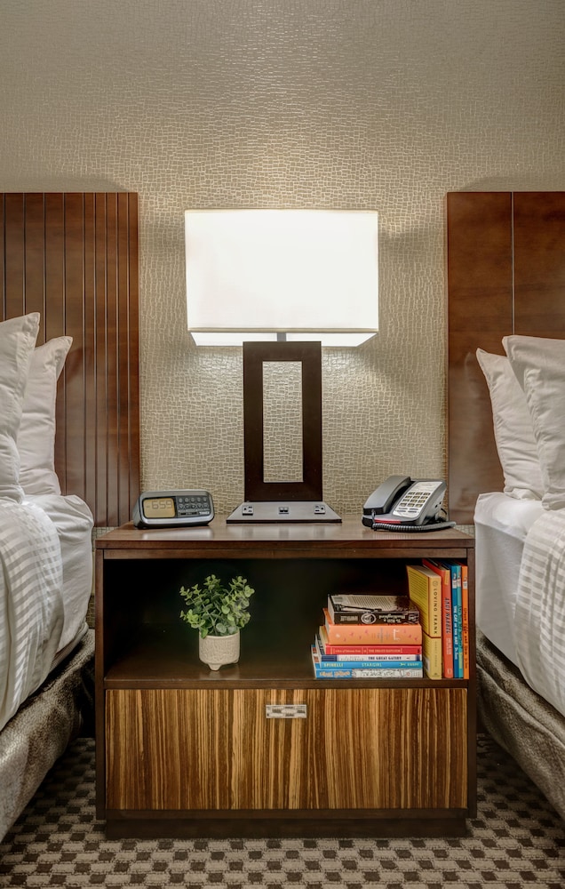 The Garrison Hotel & Suites Dover-Durham, Ascend Hotel Collection 43/45