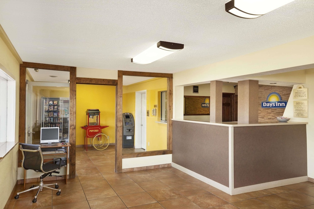 Days Inn by Wyndham Champaign Urbana 3/16