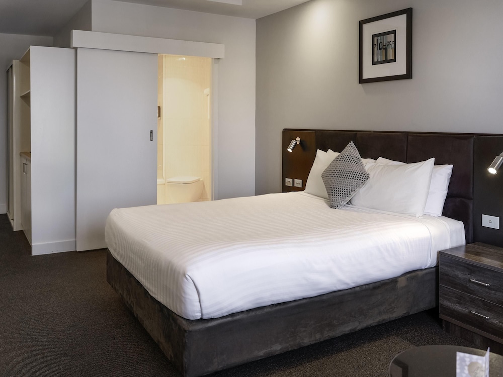 Adelaide Rockford Hotel 13/50