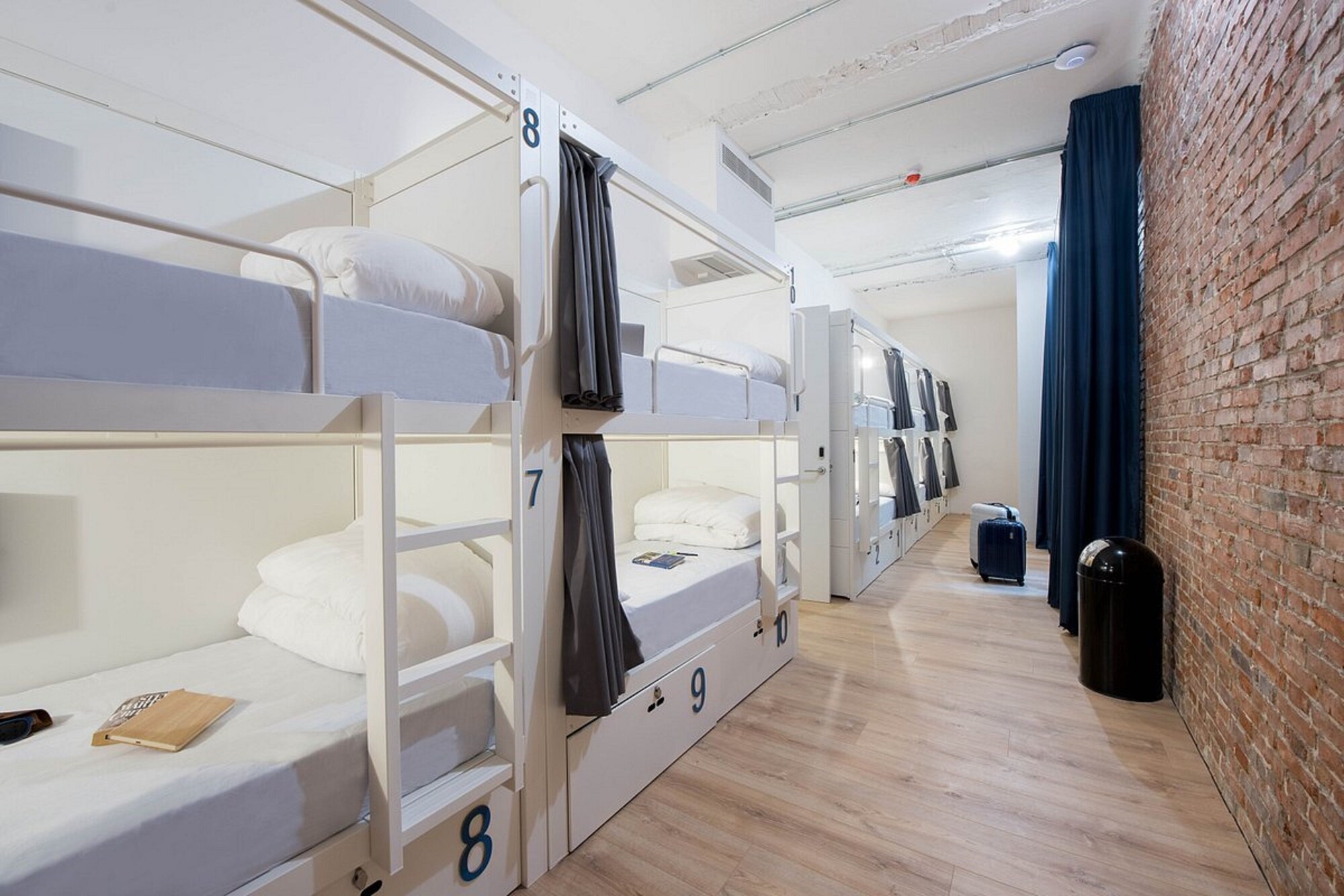 MIXED DORM, 10 BEDS, SHARED BATHROOM