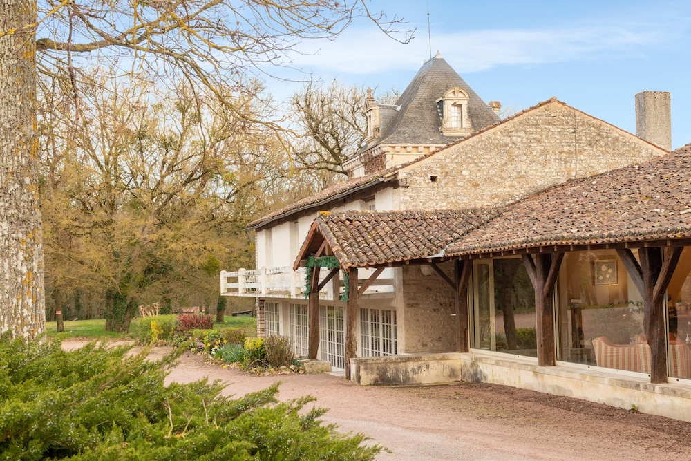 Chateau de Perigny, The Originals Relais 2/36