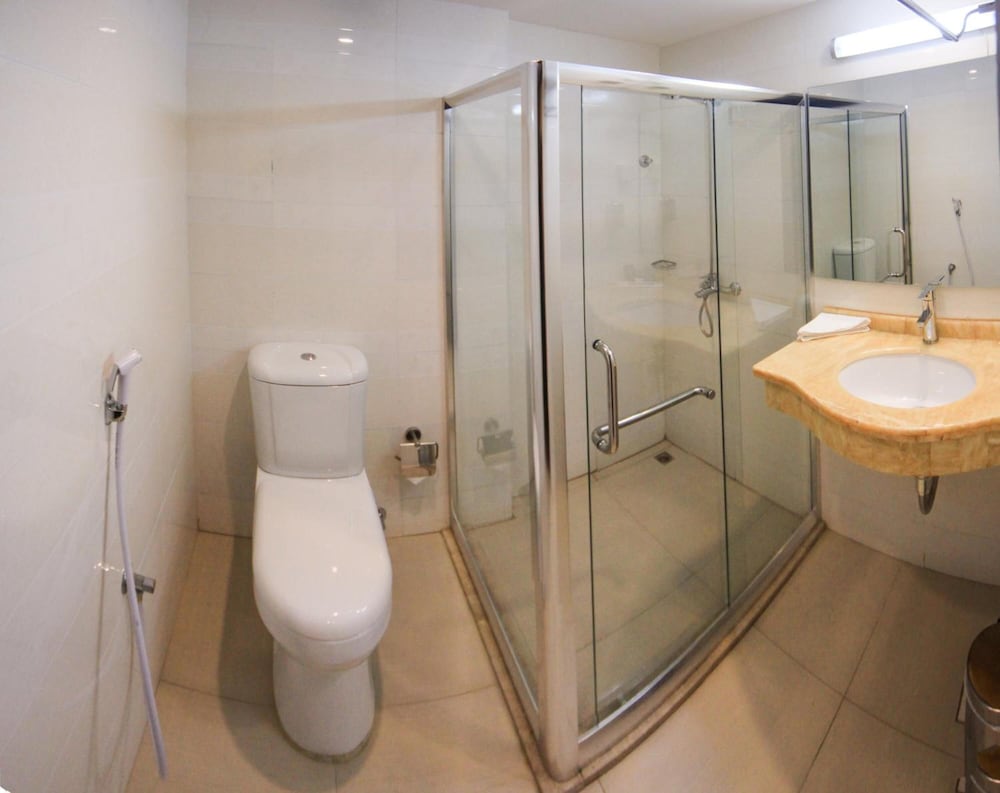 Muscat Inn Hotel 40/40