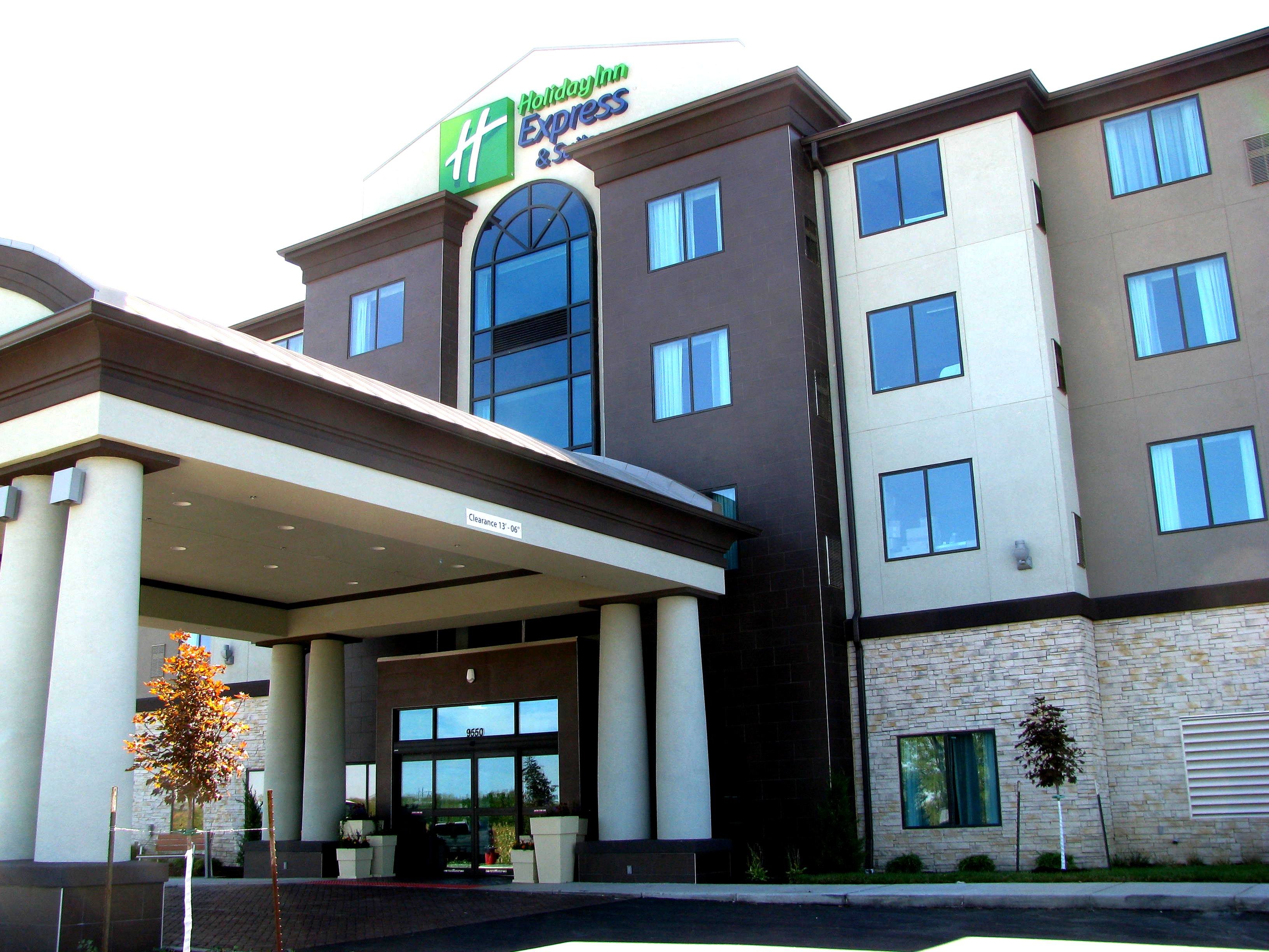 Holiday Inn Express Hotel Suites Kansas City Airport 2/72