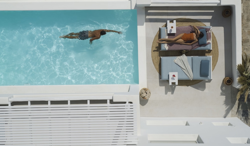 Epic Blue Suites & Villas 24/45
