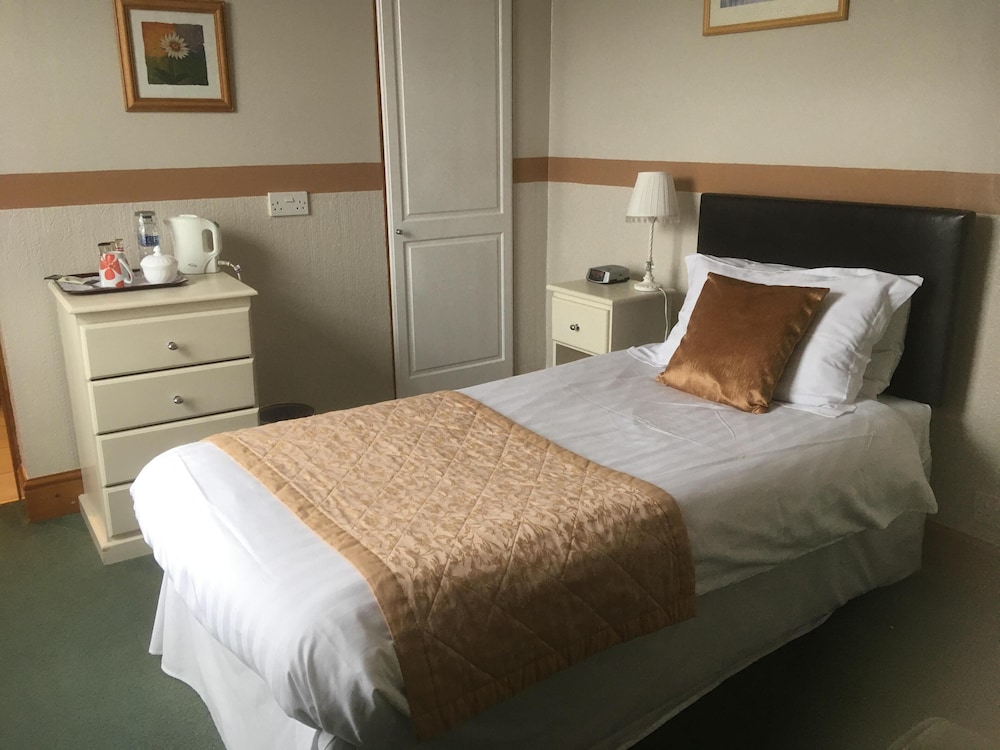 Grove House Guest House 8/34