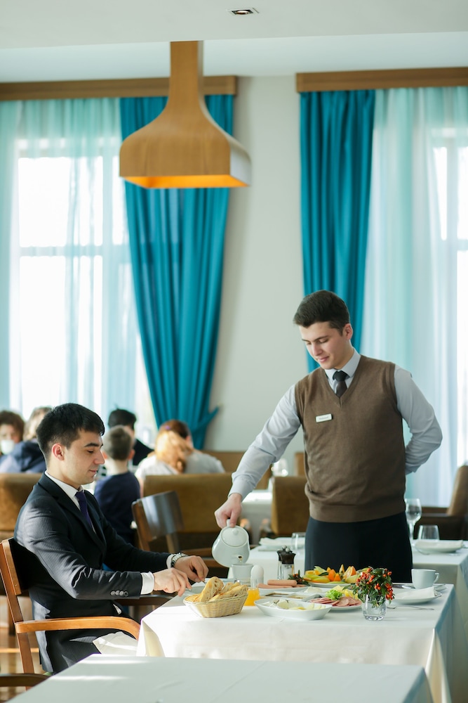 El Resort Hotel 40/50