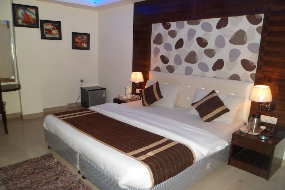 Check In Room RK Ashram 16/37