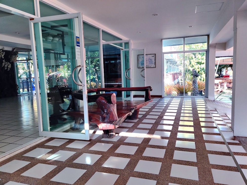 Thongpaeka Hotel 8/50