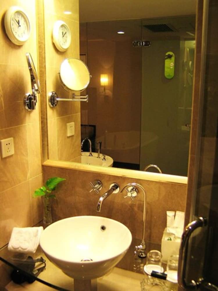 Poly Hotel Wuhan(Formely Poly White Rose Hotel) 29/31