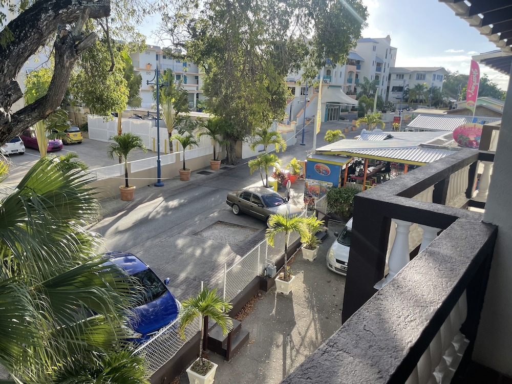 Mirabelle Apartments 13/18