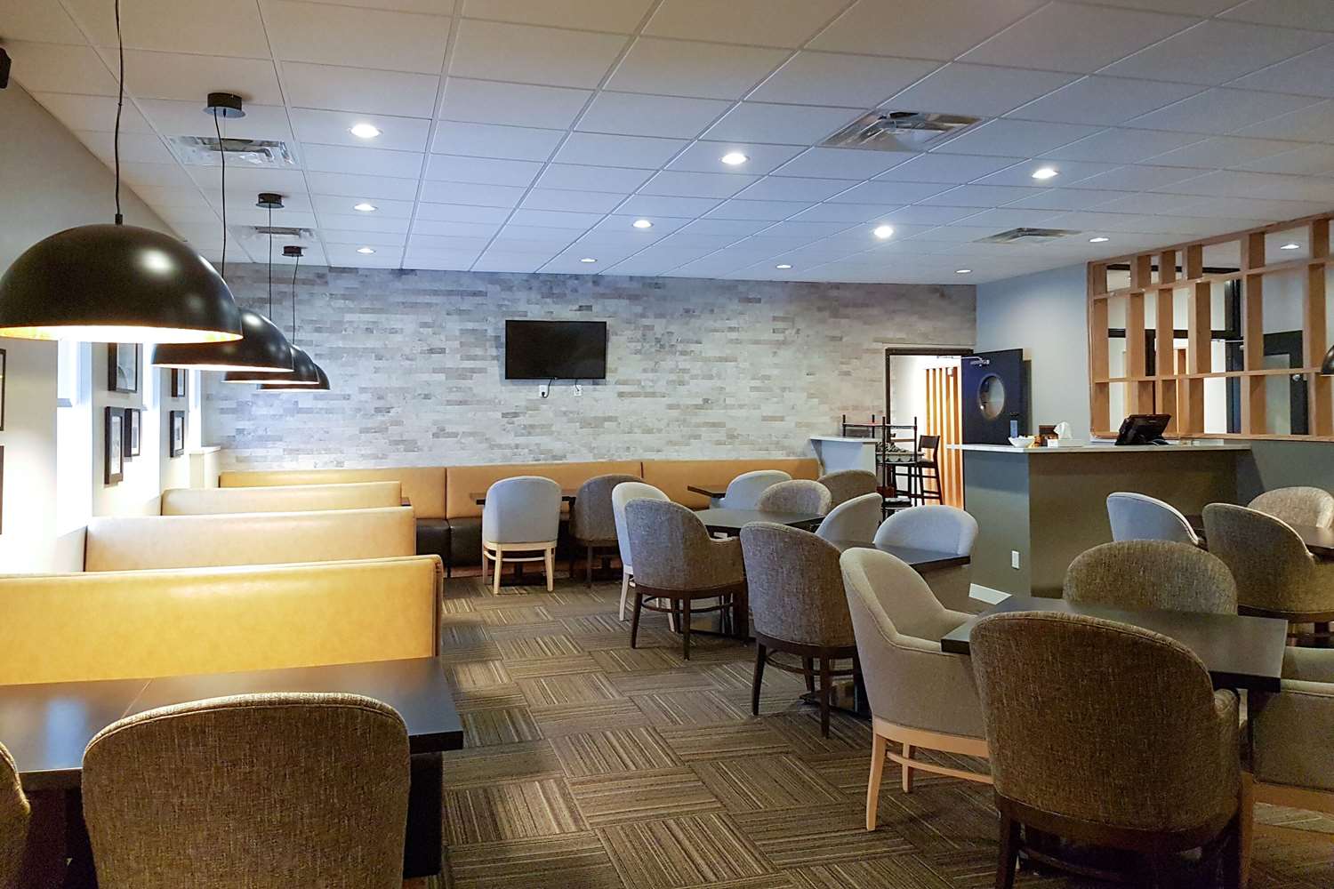 Radisson Hotel & Conference Centre West Edmonton, AB 22/33