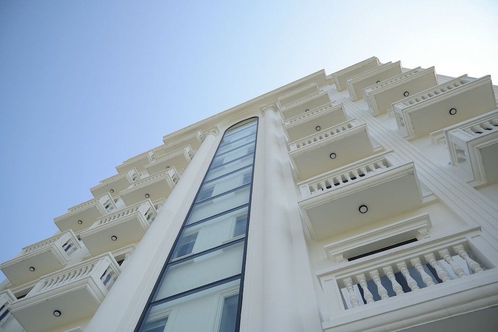 Monaco Hotel 4/49