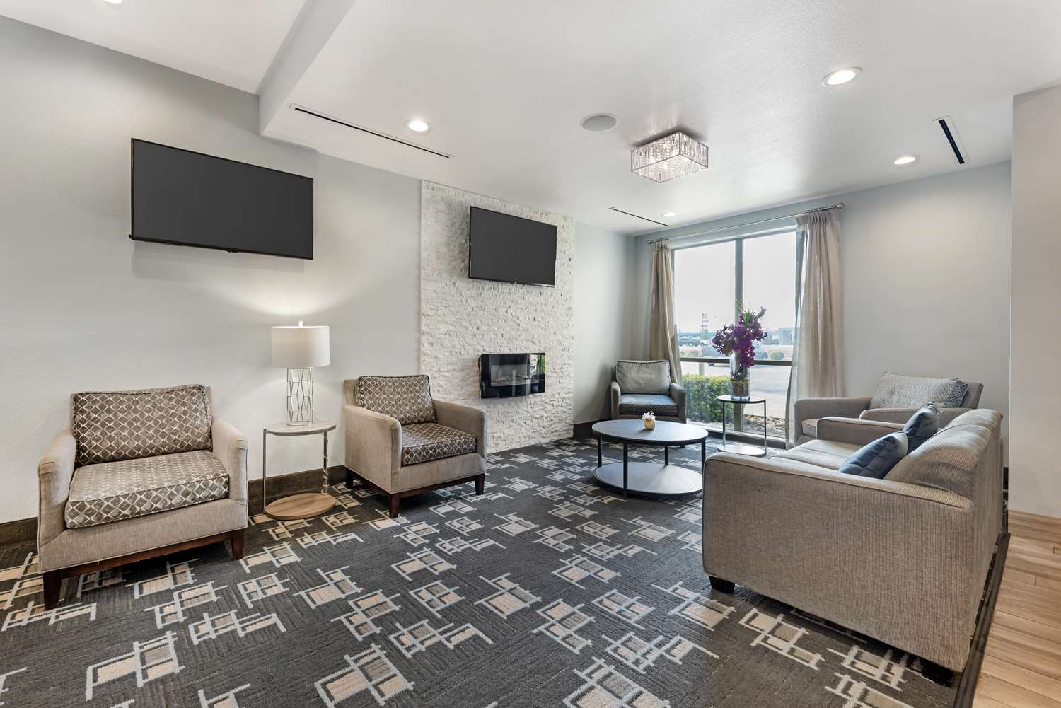 Best Western Plus Buda Austin Inn and Suites 23/35