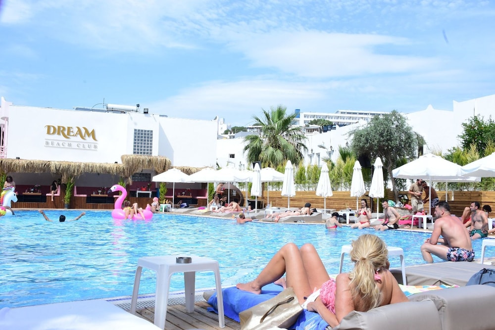 Dream Palace Bodrum (Ex Gumbet Sun Club Hotel) 14/23