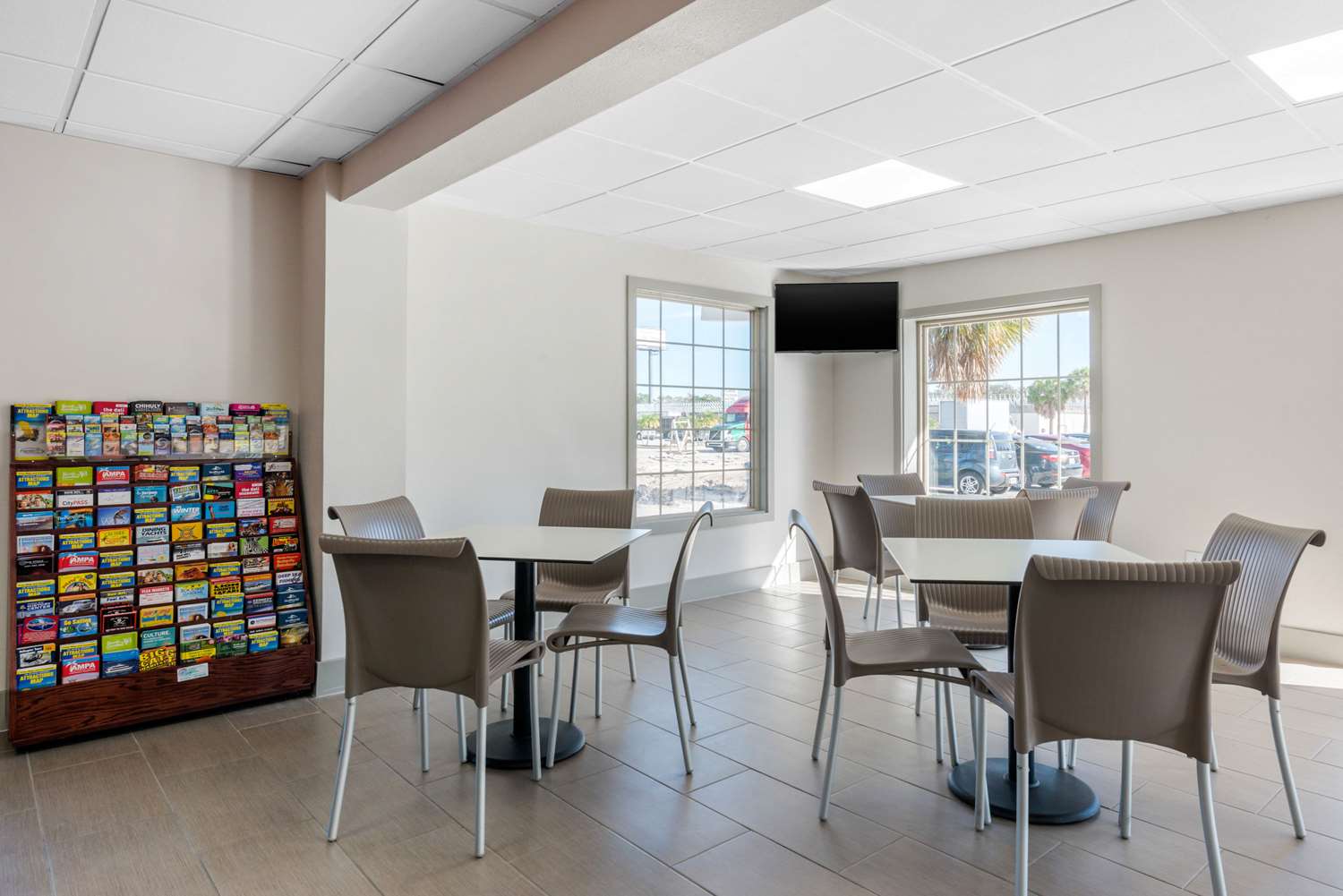 Econo Lodge Airport At Raymond James Stadium 20/25